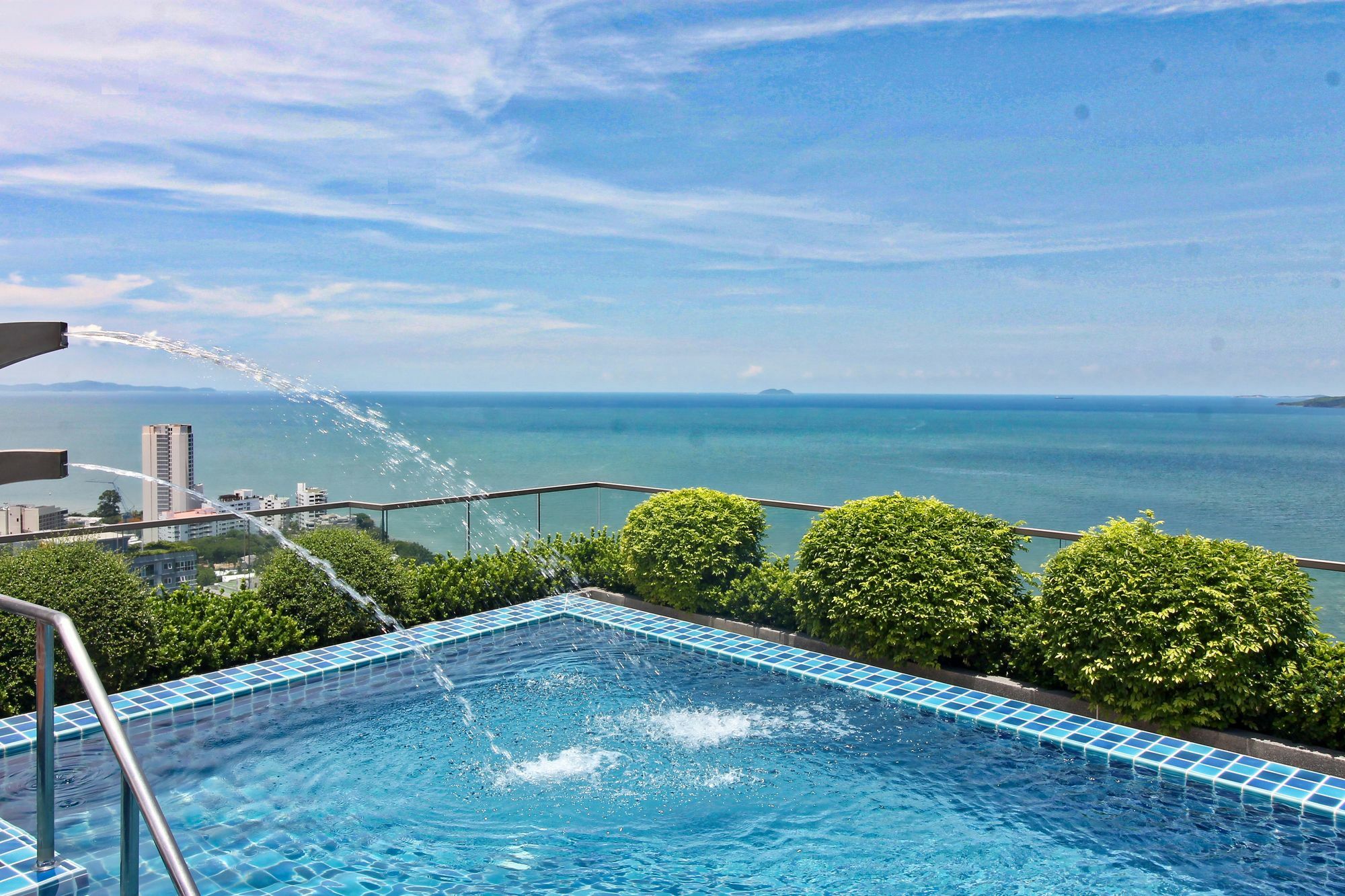 The Peak Towers Pattaya Apartment Екстериор снимка