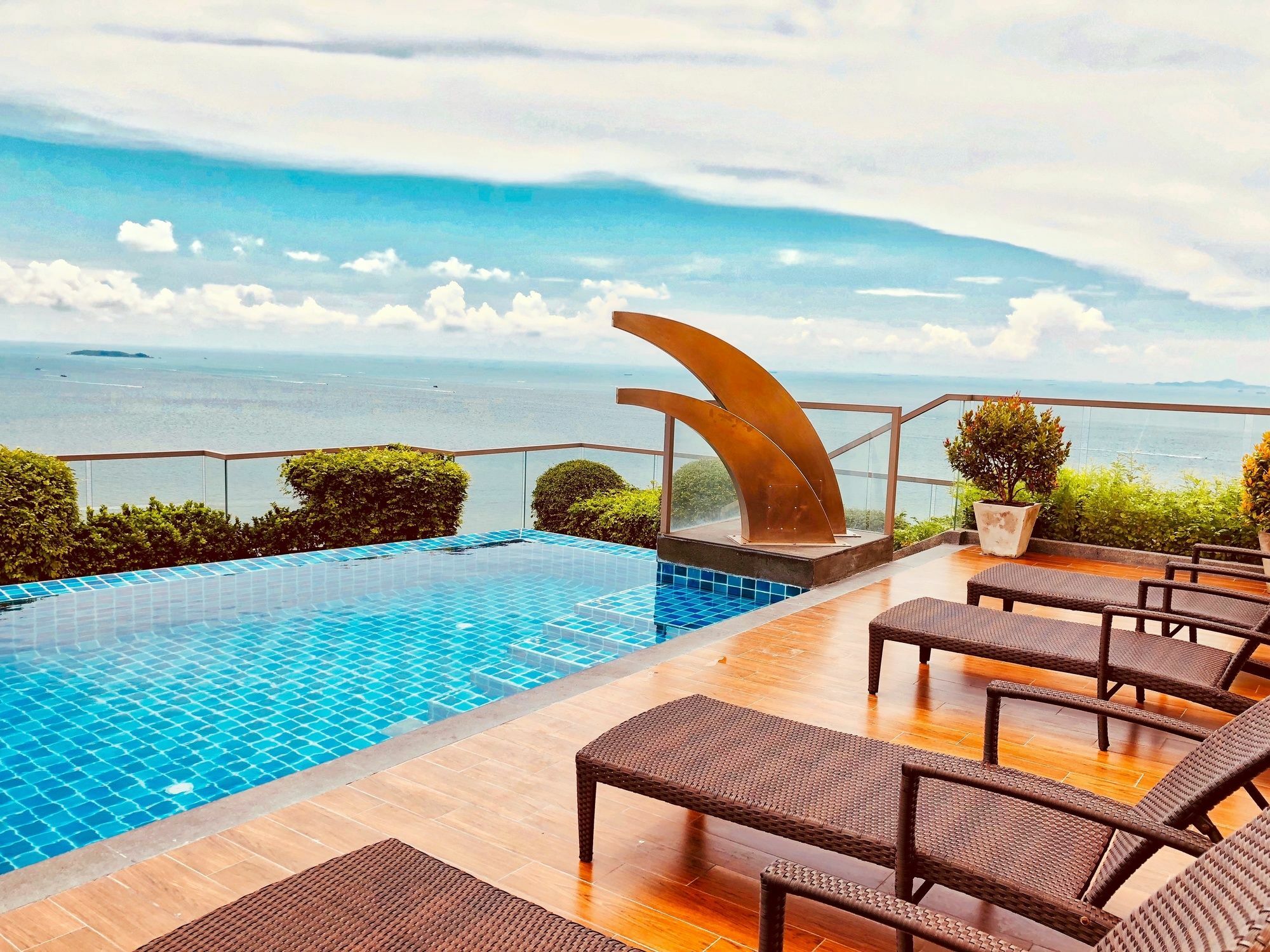 The Peak Towers Pattaya Apartment Екстериор снимка