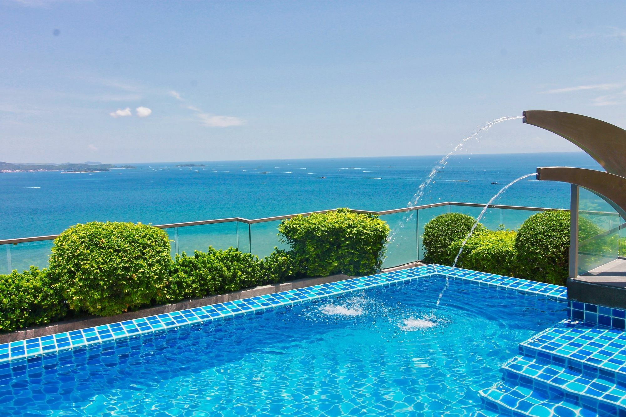 The Peak Towers Pattaya Apartment Екстериор снимка
